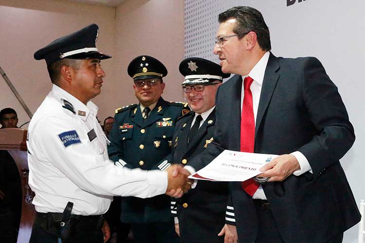 Ratifica Marco Mena incremento salarial a policías, bomberos y custodios estatales