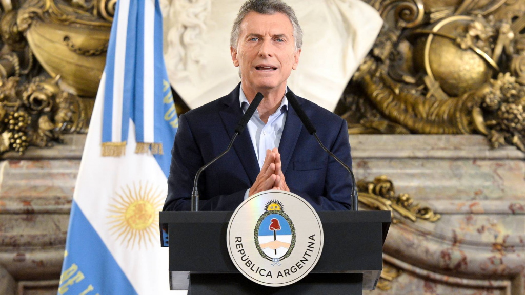 Macri congela el sueldo del Gobierno