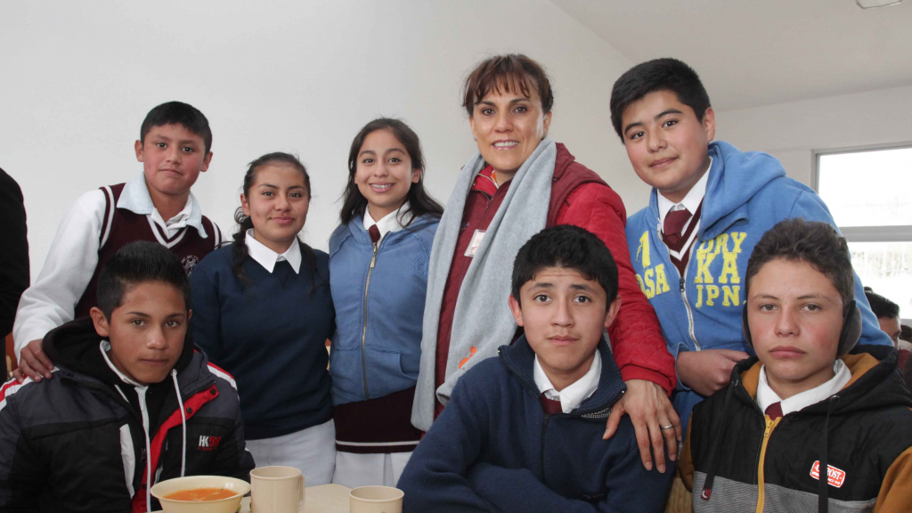 Inaugura Sandra Chávez desayunador escolar en Tlaxco