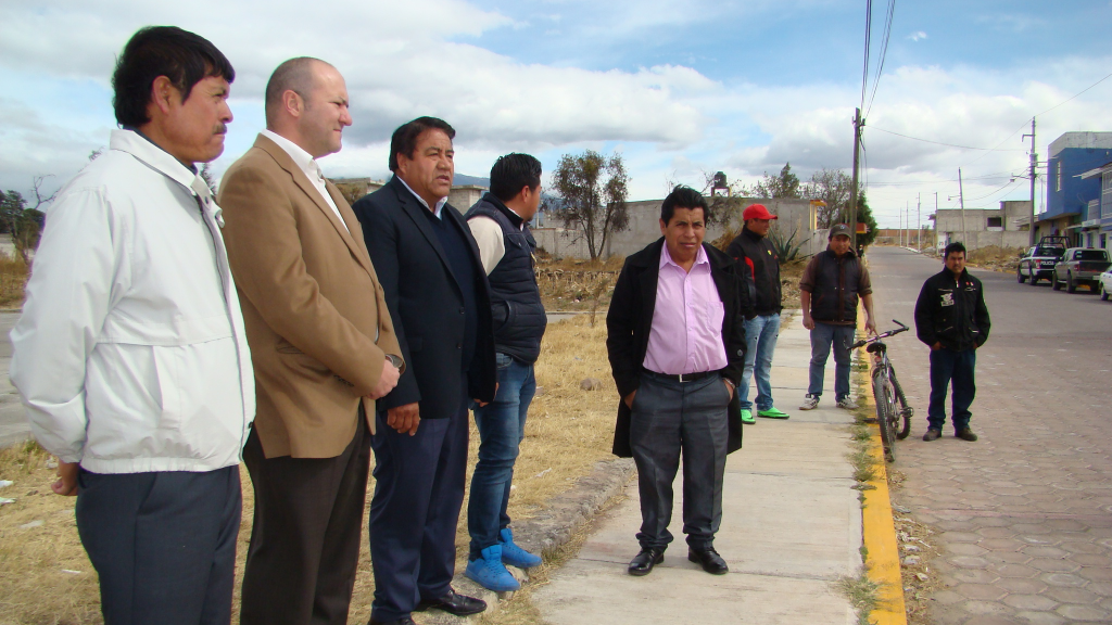 Gestión de Corral aterriza en adoquinamiento de calle