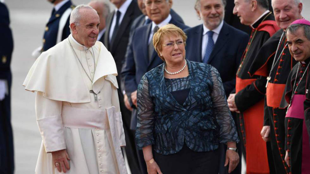 El Papa revisa su posición sobre el escándalo de pederastia