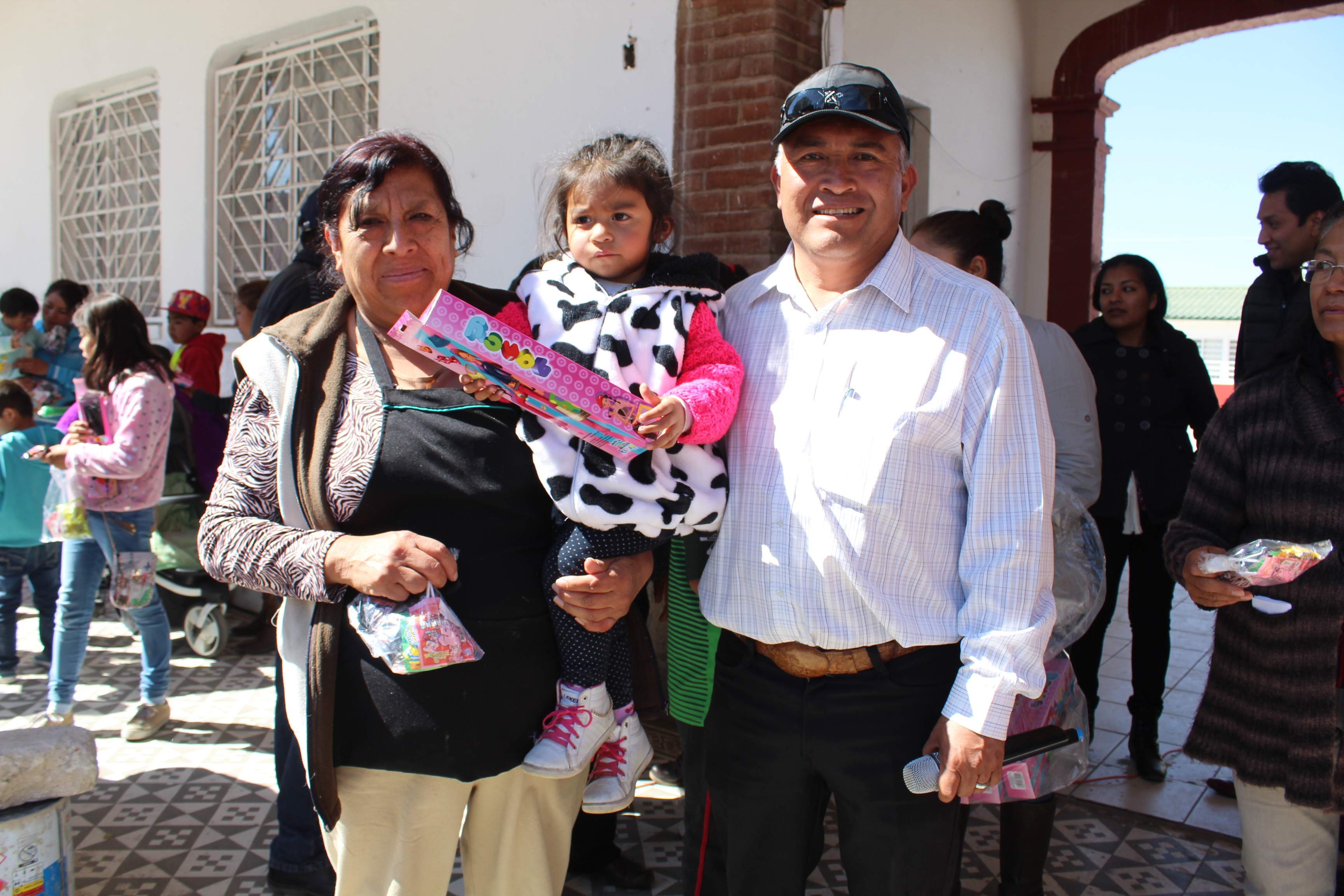 Niños de Tocatlán disfrutan de Día de Reyes