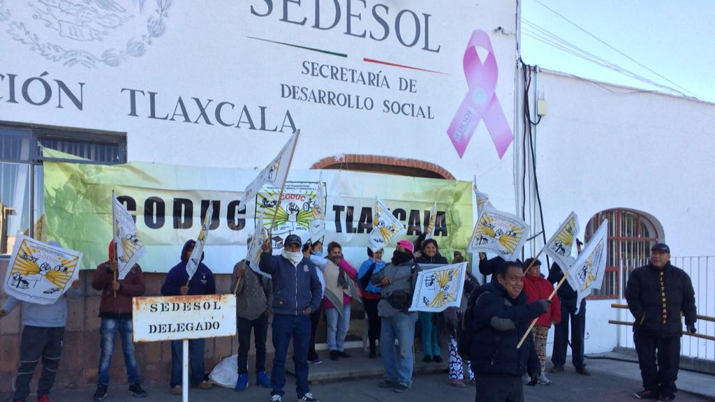 Sedesol cierra puerta a apoyos, organizaciones se manifiestan