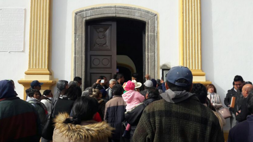 Tenso informe en Ixtenco, manifestantes quieren ingresar