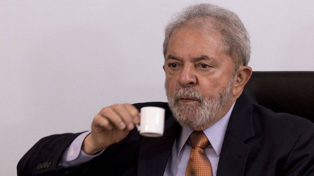 Si una condena política prohíbe a Lula ser candidato sería fraude