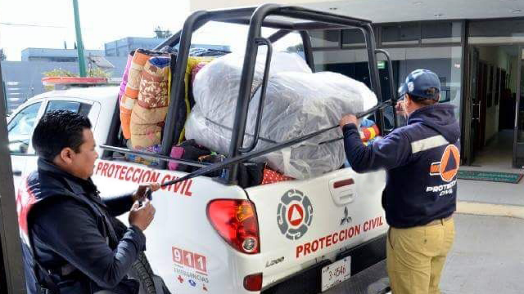 Entrega protección civil estatal insumos por bajas temperaturas