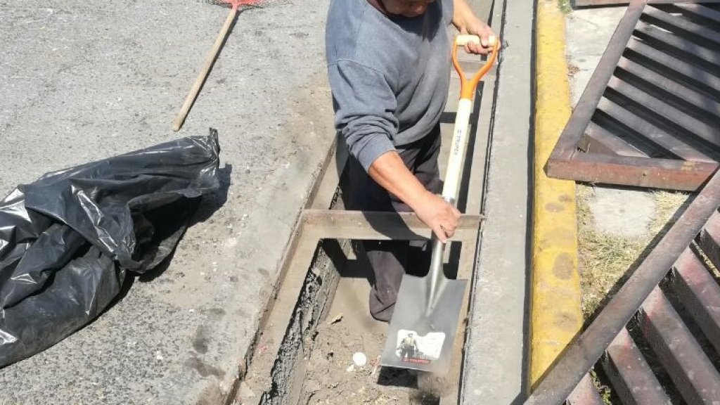 Rehabilita y sanea ayuntamiento de Tlaxcala rejillas