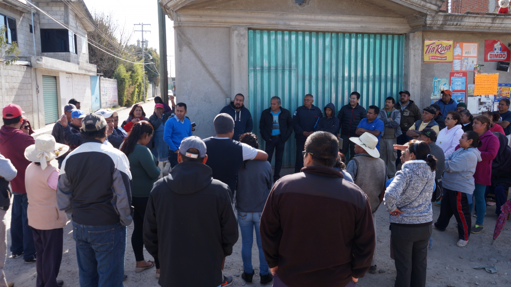 Jaramillo informa a vecinos de la calle Tlahuicole 