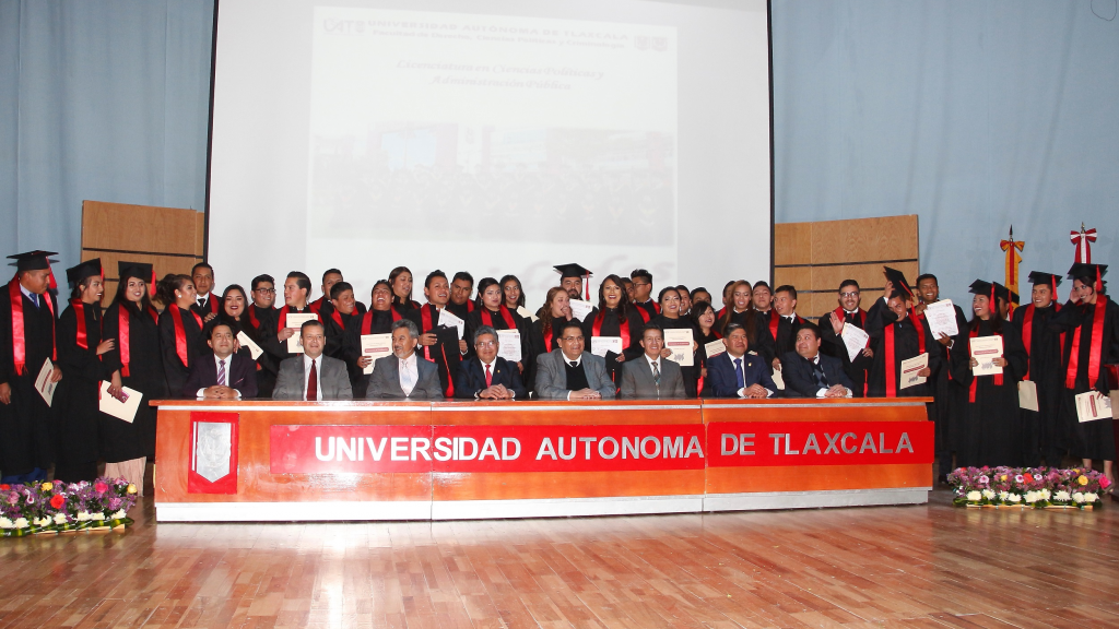 Graduó UAT a la generación 2013-2017