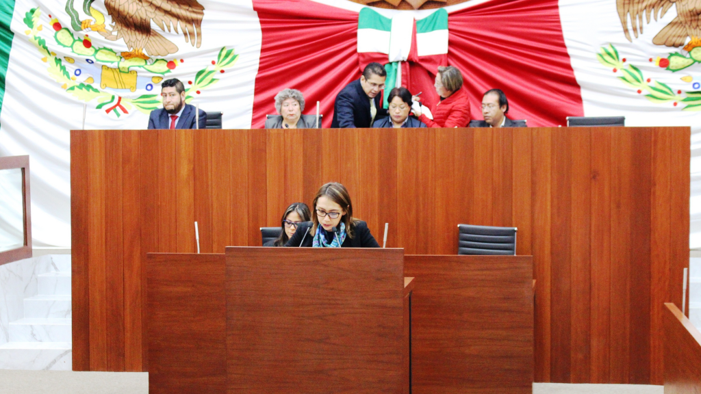 Presenta Sandra Corona ley de juventudes para el estado