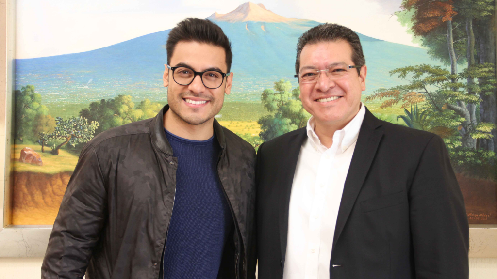 Se reúnen Marco Mena y el cantante Carlos Rivera