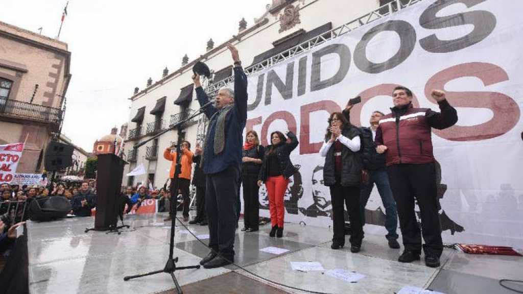 AMLO promete que se conducirá de forma pacífica