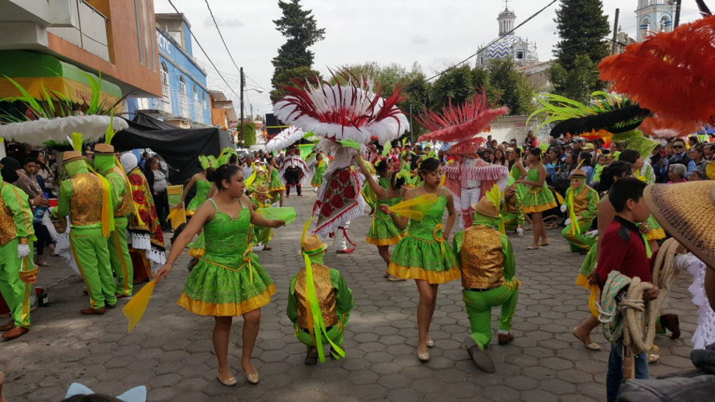 Inaugura Ávalos Carnaval del barrio de Xitototla en Acuitlapilco