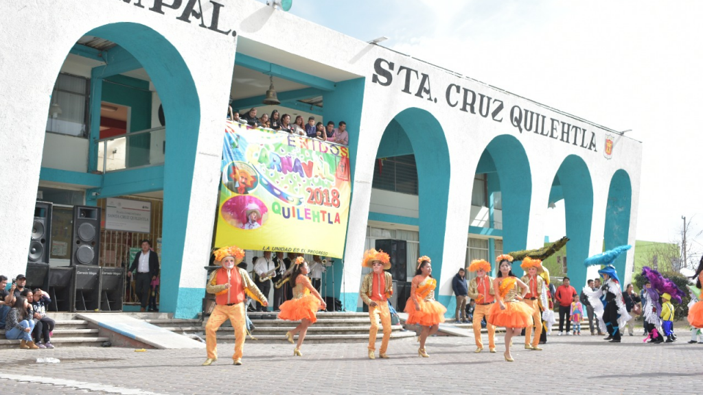 Edil de Quilehtla entrega 140 mil a comisiones de carnaval