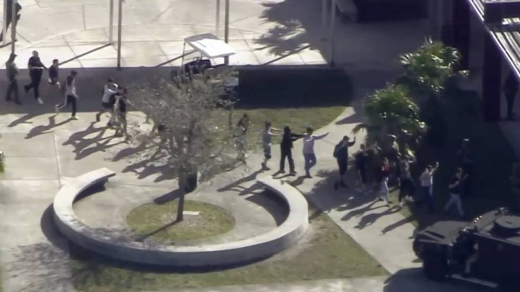 Al menos 17 muertos en un tiroteo en Florida