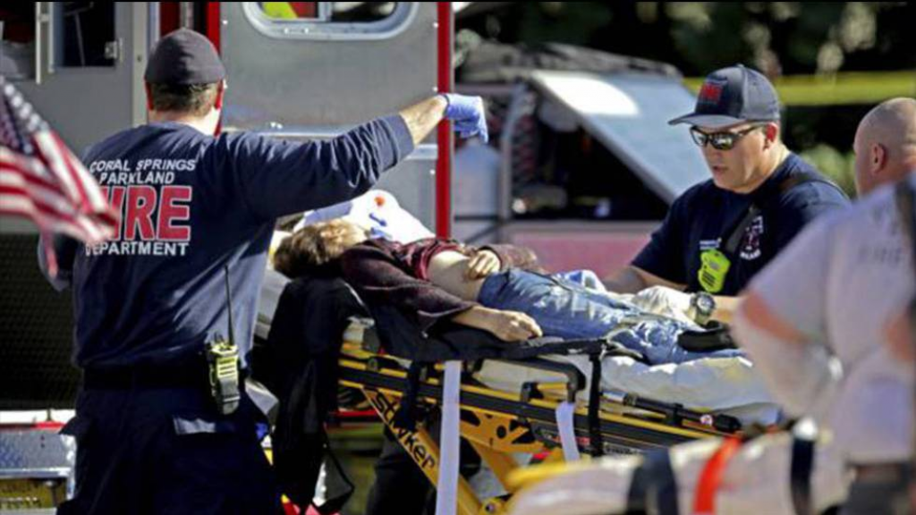 Un exalumno mata a 17 personas en un tiroteo en un instituto