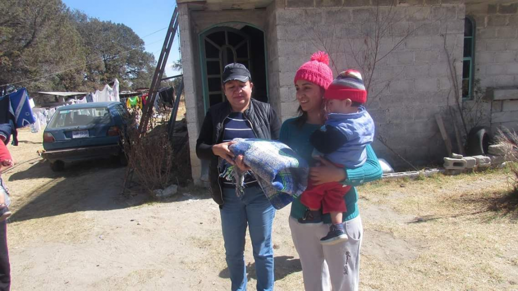 Cobijan a niños y adultos de Coaxomulco