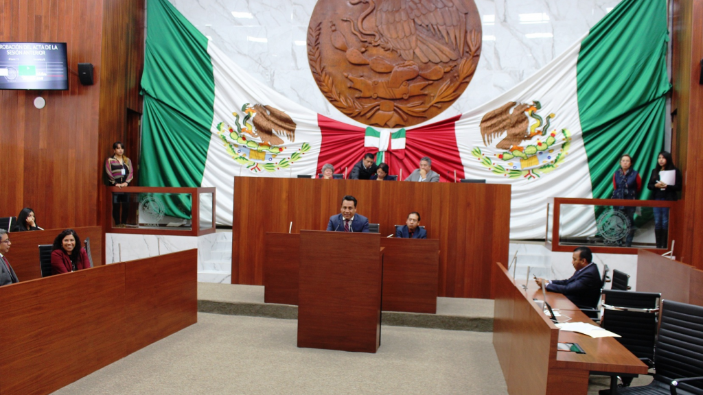 Mandatan publicar reseña de la bandera de México