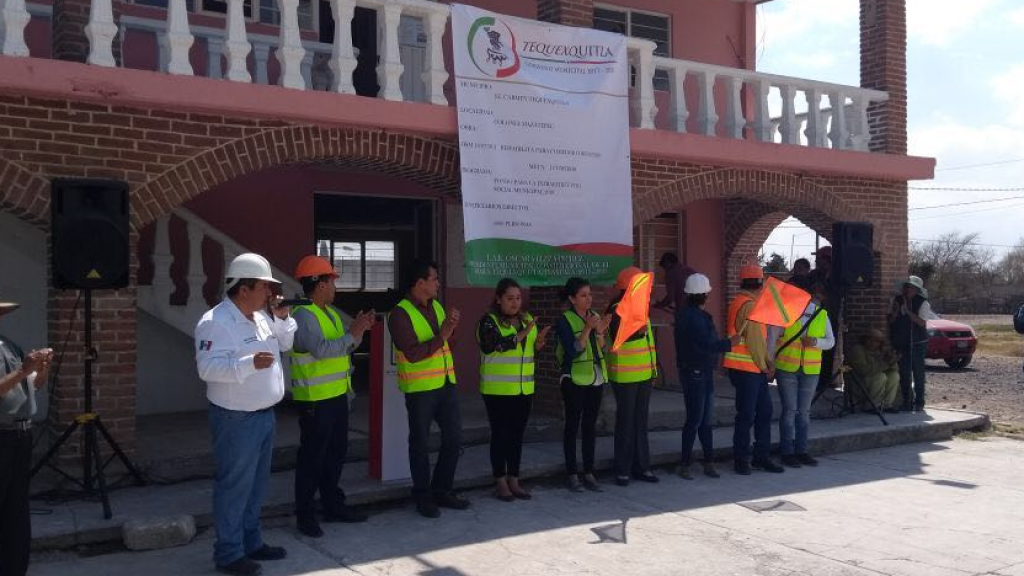Banderazo de inicio obra de comedor comunitario en Tequexquitla