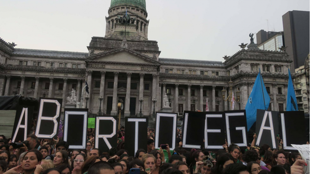 Argentina da el primer paso para legalizar el aborto