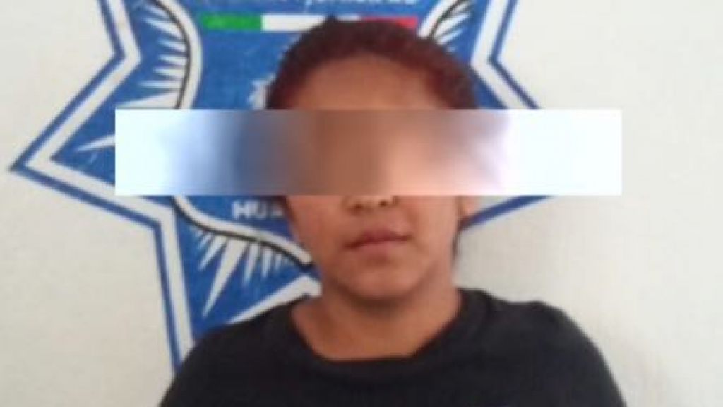 Policía de Huamantla asegura a femenina por robo a joyería