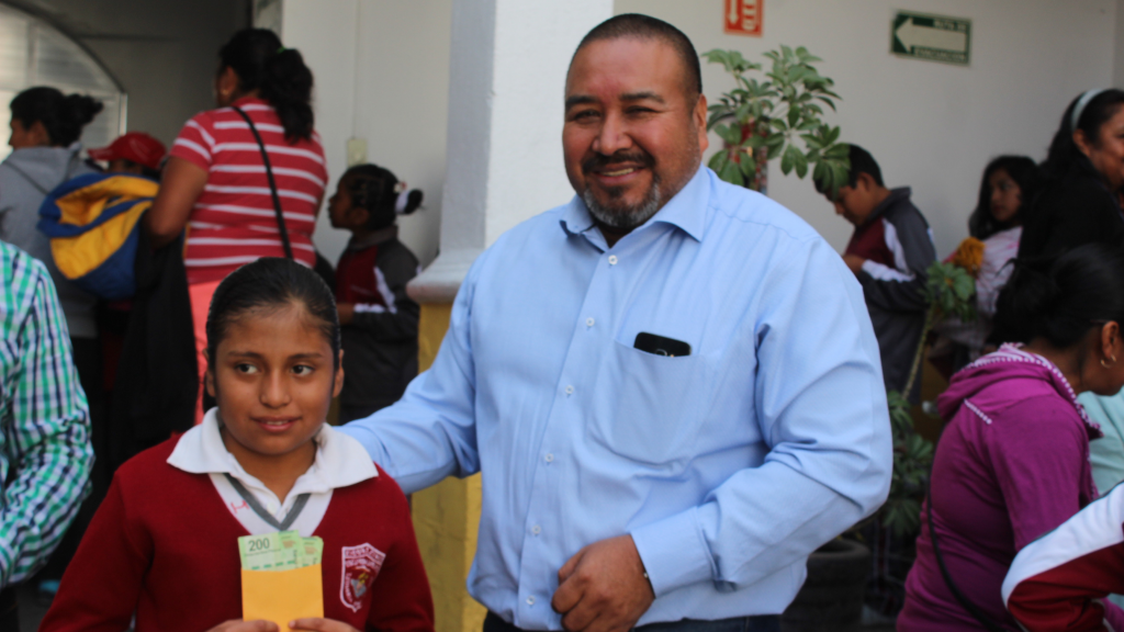 Seguiré apoyando a la educación en beneficio