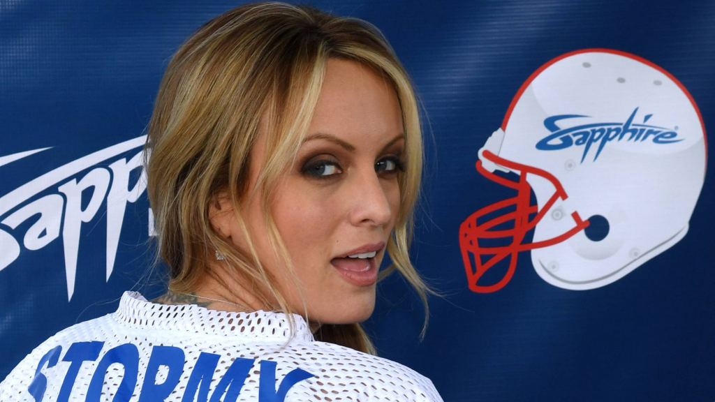 La actriz porno Stormy Daniels demanda a Donald Trump