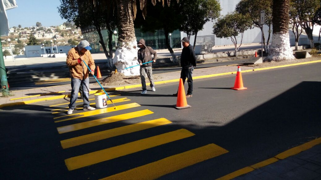 Balizan cruces peatonales en la capital