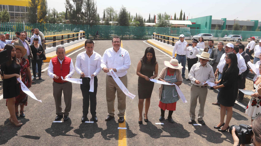 Entrega Mena obras por 18 mdp en cuatro municipios del sur