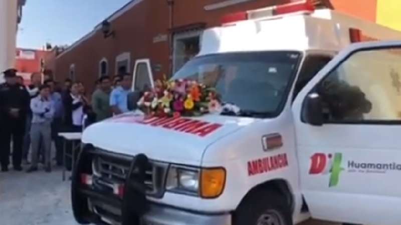 Entregan ambulancia a DIF municipal de Huamantla