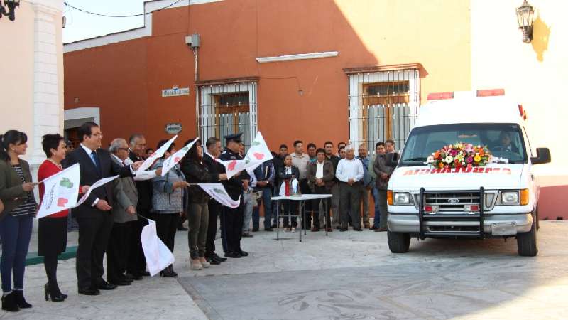 Entregan ambulancia para el servicio de los huamantlecos