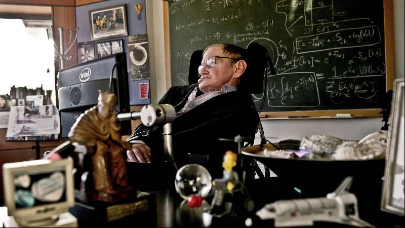El gran problema de la física que deja Stephen Hawking