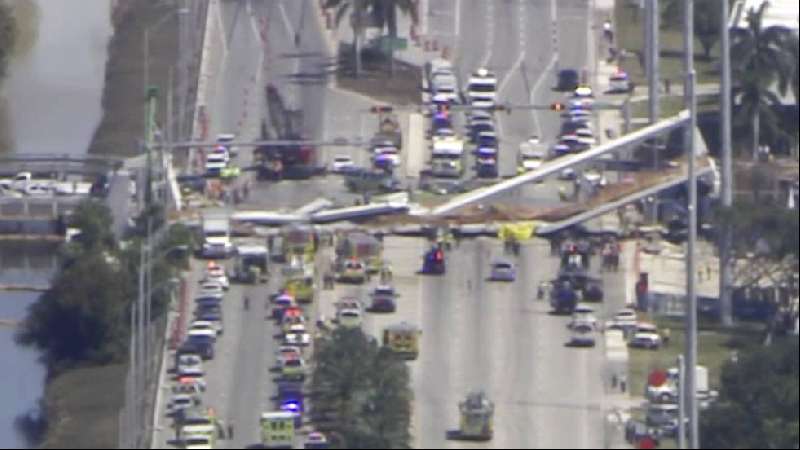 Al menos cuatro muertos en Miami al derrumbarse un puente