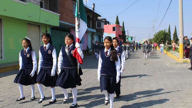 Reciben con desfile a la primavera en Tocatlán