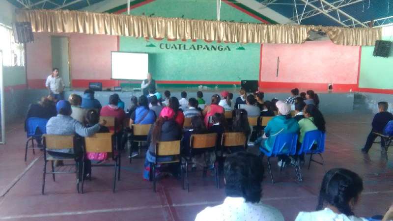 Capacitan en temas de protección civil a pobladores de Cuaxomulco