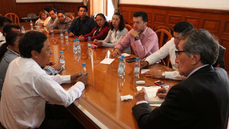 Diputados se reúnen en la Segob para tratar el conflicto Ixtenco