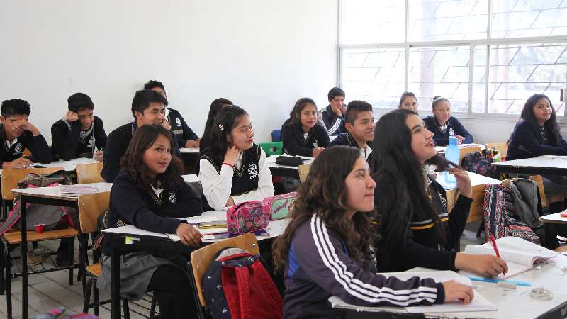 Capacitan a estudiantes de media superior