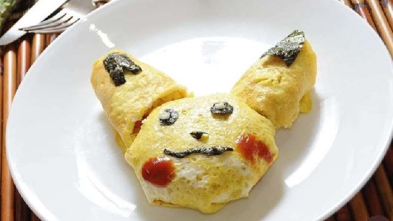 Omelette de arroz de pikachú