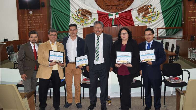 Realizan en congreso mesa de análisis de la constitución política