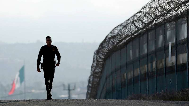 California acepta enviar militares a la frontera