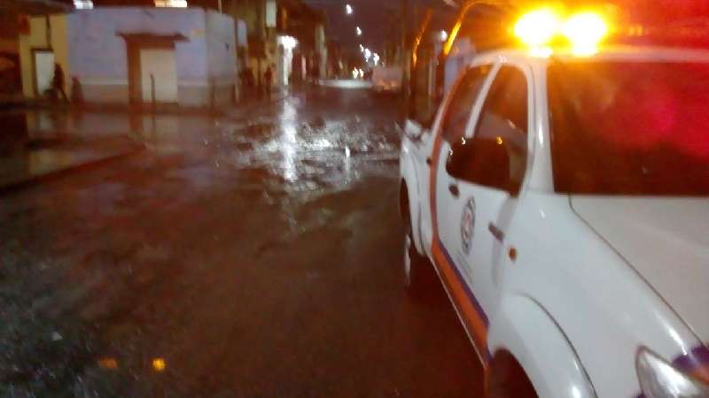 Una barda caída y daños materiales por lluvia en Huamantla