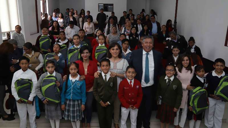 Conviven en el DIF estatal menores del parlamento infantil