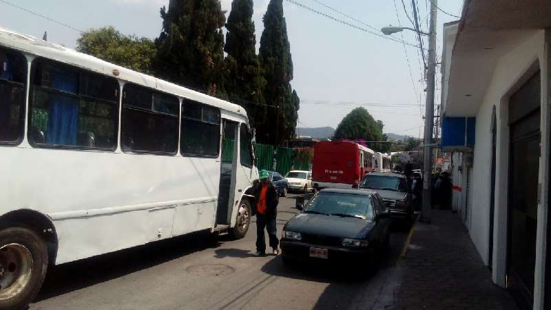 Se manifiestan en oficinas de Movimiento Ciudadano