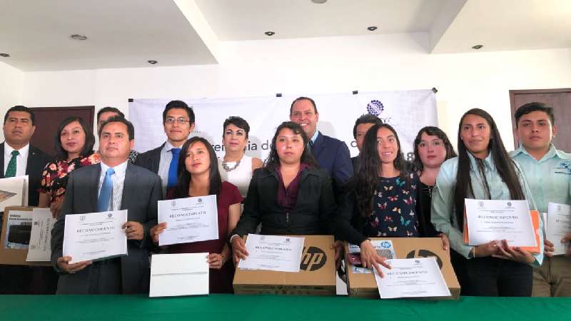 Premió Sedeco a universitarios por proyectos tecnológicos