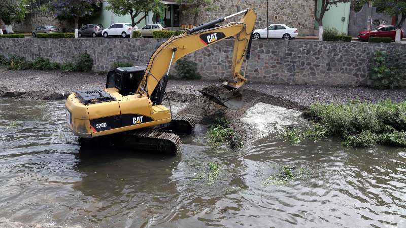 Previenen inundaciones con trabajos de desazolve