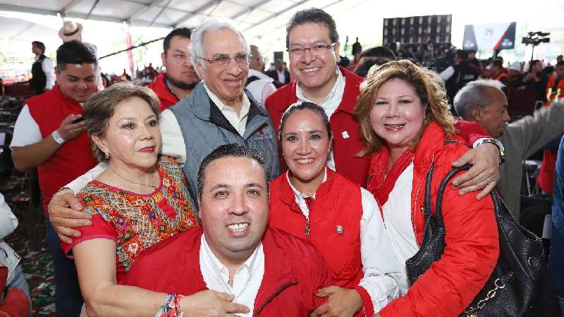 Mena y Meade en el evento 