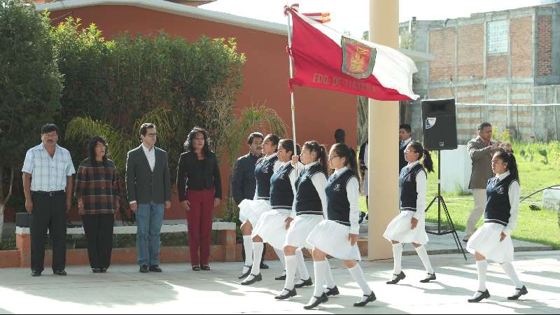 Practican alumnos valores cívicos y fomentan la lectura