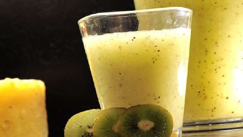 Agua de kiwi con piña