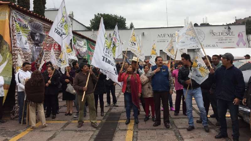 Sedesol convertida en casa de campaña, señalan