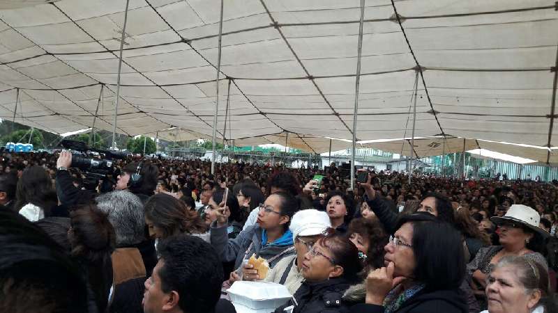 Maestras, doble labor de guía en escuelas y hogar